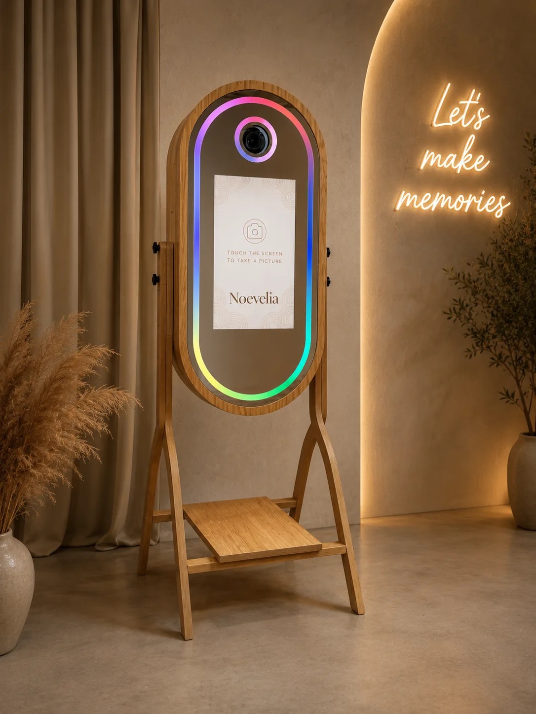 Noevelia Mirror Booth met houten frame, spiegel en ledverlichting